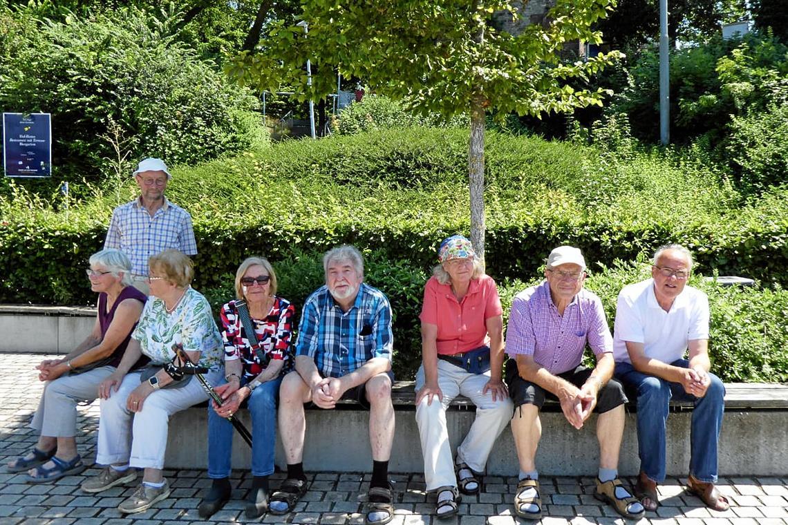 Bei heißem Wetter war zwischen den Besichtigungstationen und Führungen auch mal ein Päuschen angesagt. Fotos: Gesangverein Fornsbach