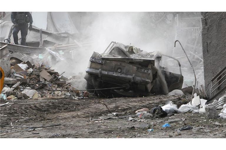 Bei russischen Angriffen mit Raketen und Drohnen werden im ukrainischen Hinterland regelmäßig auch Wohnviertel getroffen. (Archivbild)