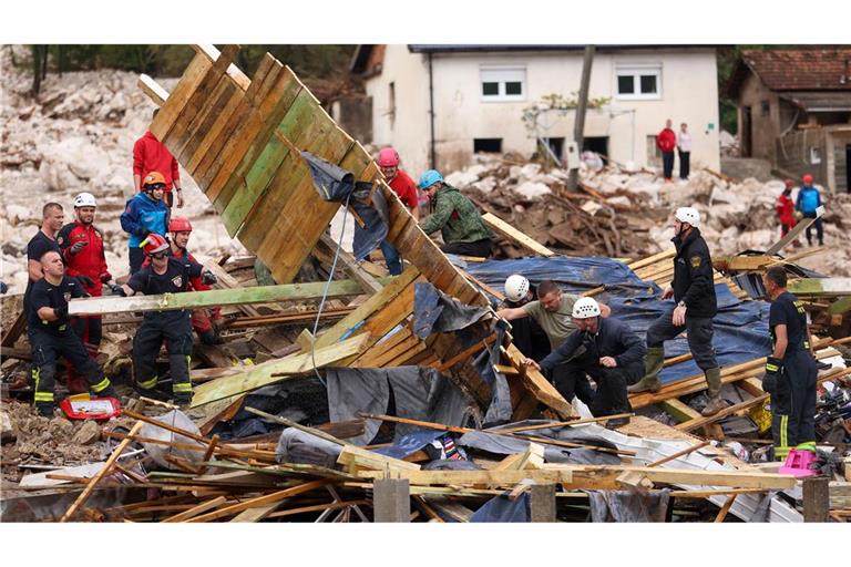 Bei Überschwemmungen und Erdrutschen in Bosnien-Herzegowina kamen mindestens 16 Menschen ums Leben.