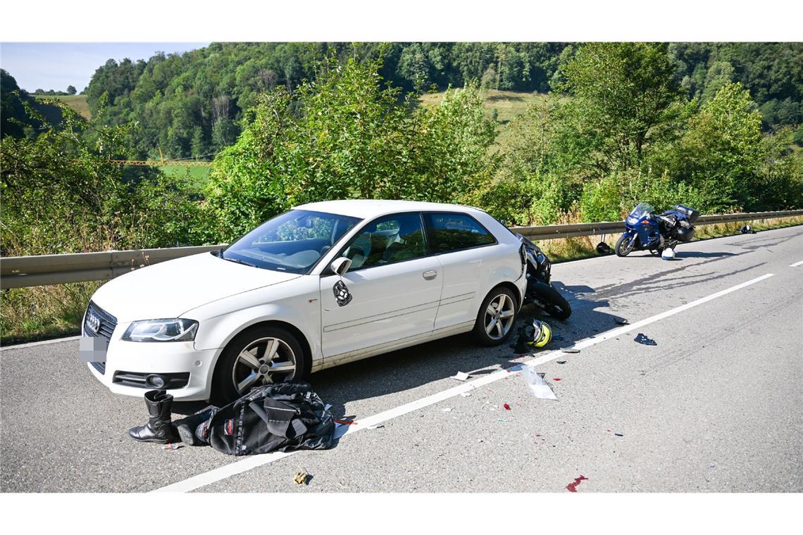 Beide Fahrzeuge wurden schwer beschädigt.