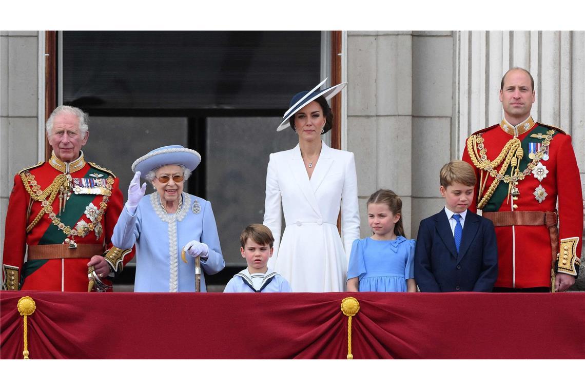 Beim „Platinum Jubilee“ im Sommer 2022 hatten die Cambridges noch zusammen mit der Queen auf dem Balkon von Buckingham Palace gestanden.