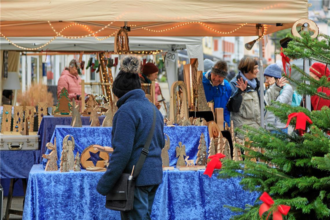 Beim Weihnachtsmarkt sind Kunsthandwerker mit von der Partie. Foto: Stefan Bossow