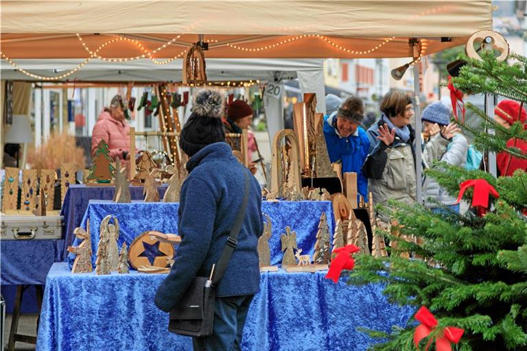 Beim Weihnachtsmarkt sind Kunsthandwerker mit von der Partie. Foto: Stefan Bossow