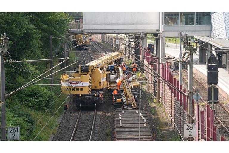 Bereits im vergangenen Jahr wurde an der Bahnstrecke zwischen Berlin und Hamburg gebaut. (Archivbild)