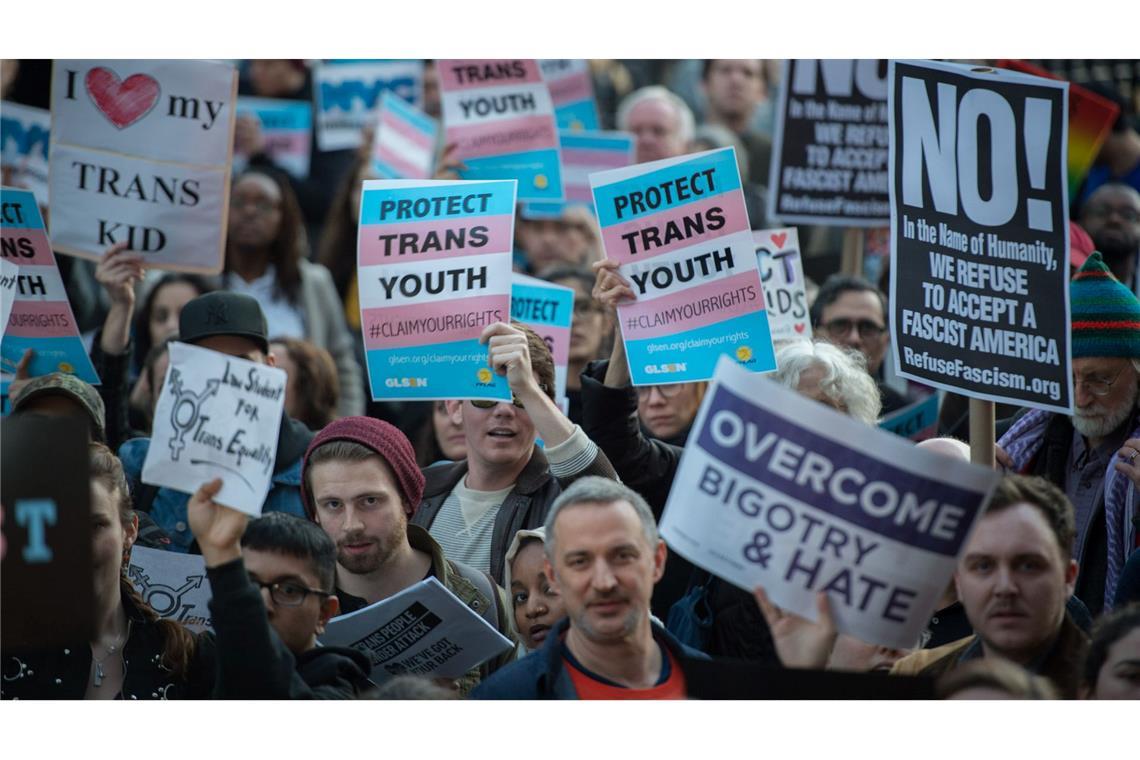 Bereits in seiner ersten Amtszeit hob Trump ein Diskriminierungsverbot gegen transgeschlechtliche Menschen im Gesundheitswesen auf, was zu Protesten führte. (Archivbild)