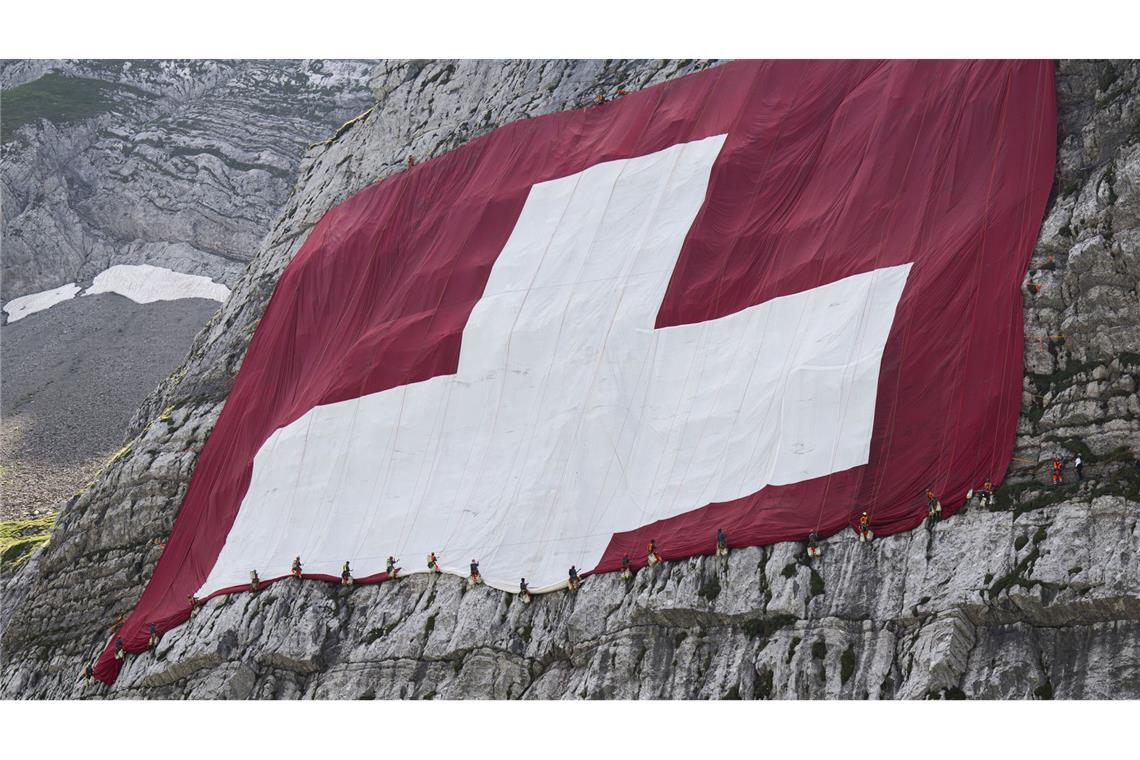 Bergretter und Höhenarbeiter, die nach dem Schweizer Nationalfeiertag am 1. August eine riesige Schweizer Fahne am Säntis abbauten, eilten zu dem Verunglückten. (Archivbild)