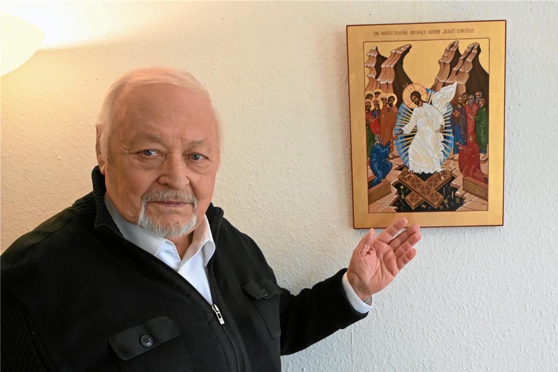 Bernhard Lüdecke hat im Kloster Schöntal spontan einen Kurs zur Ikonenmalerei belegt. Seither lässt ihn das Thema nicht mehr los. Er hat selbst bereits rund 120 Bilder angefertigt. Foto: Elisabeth Klaper