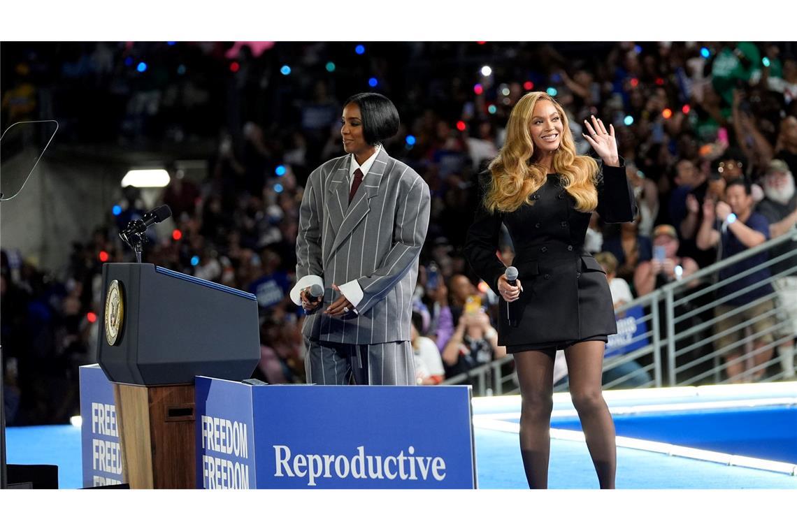 Beyoncé (rechts im Bild) sagte, Harris stehe für die Einheit, die die USA gerade brauchten.