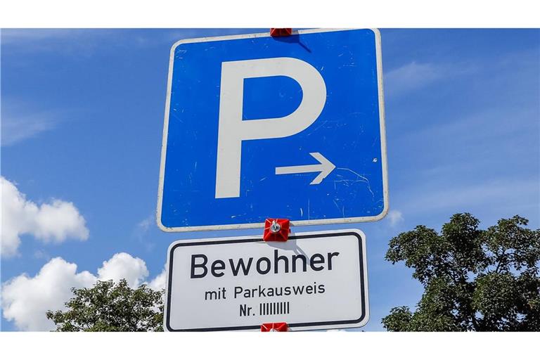 Bis 2021 war das Anwohnerparken mit 30,70 Euro jährlich noch relativ günstig, seitdem haben mehrere Städte und         Gemeinden in Baden-Württemberg die Gebühren deutlich erhöht.