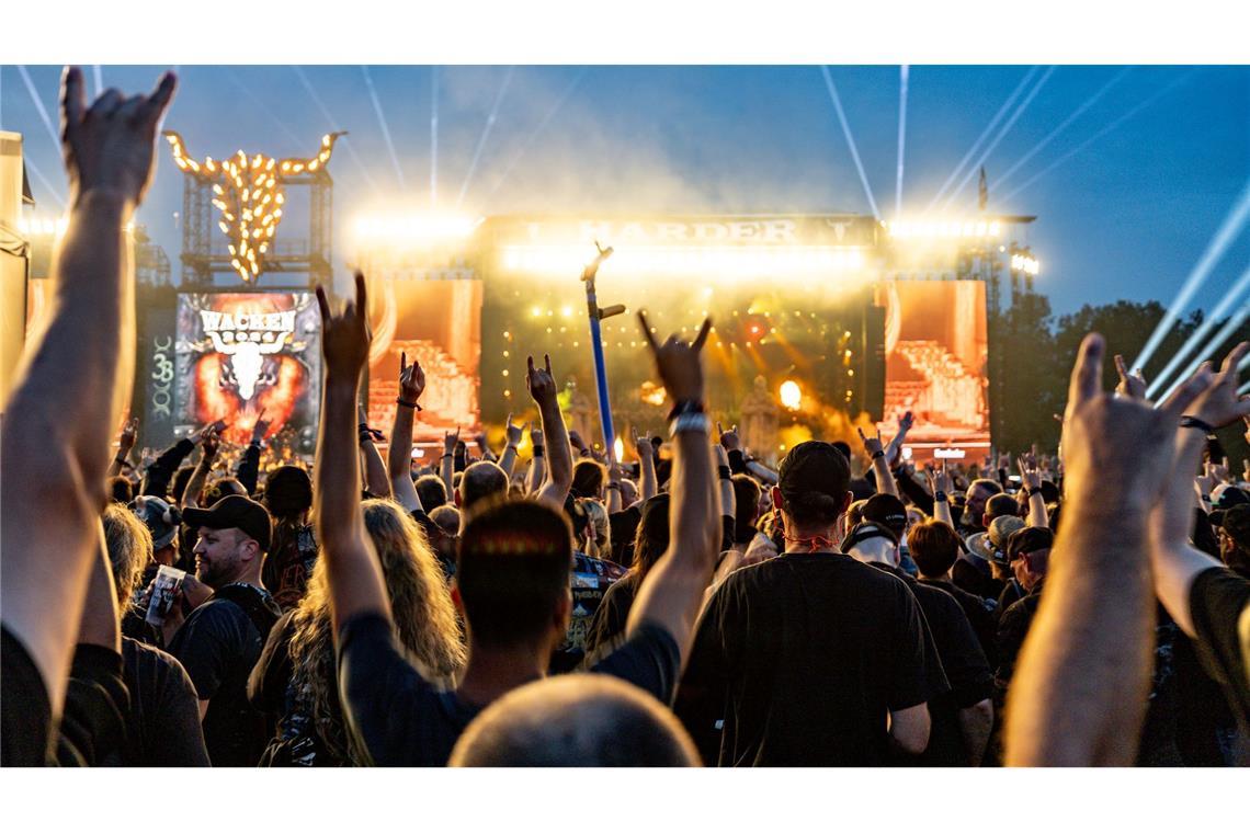 Bis in die Nacht haben Metalfans in Wacken gefeiert.