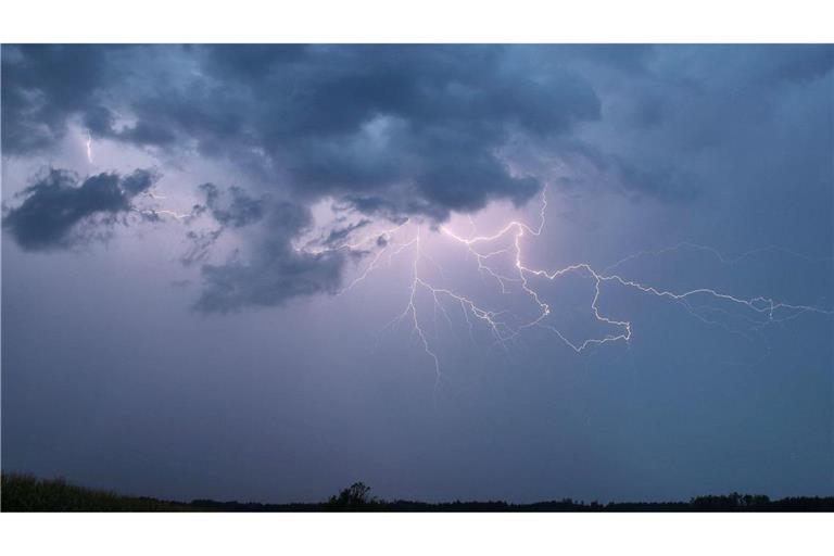 Bis Mittwoch ist die Unwettergefahr durch Starkregengewitter erhöht.