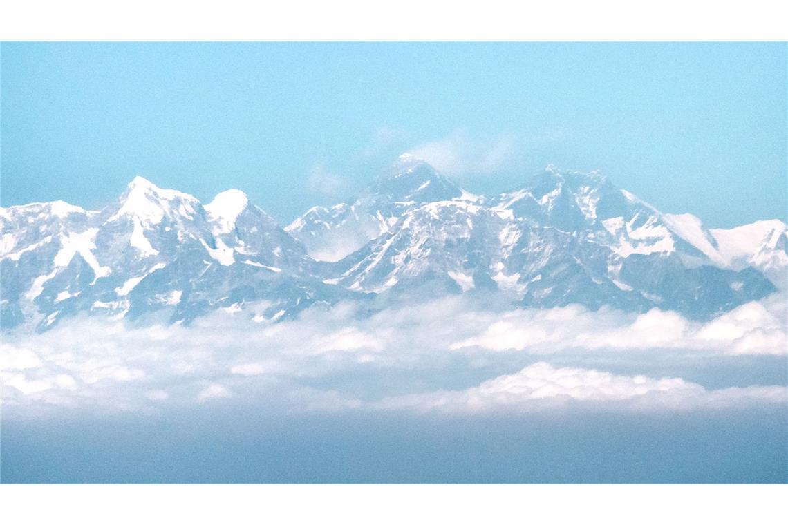 Blick auf das Himalaya-Gebirge mit dem Mount Everest. (Bild Archiv)