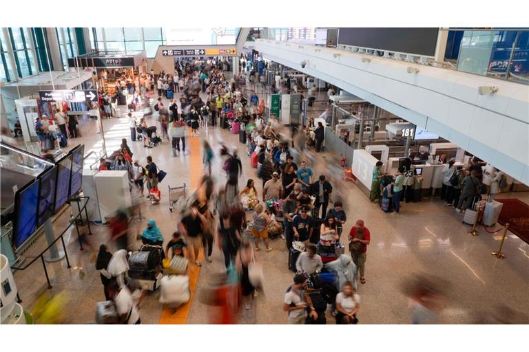 Blick in den Flughafen Fiumicino bei Rom. (Archivbild zur Illustration)