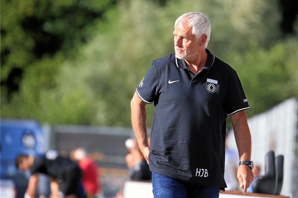 Blickt mit der Großaspacher Mannschaft einer richtig schweren Pokal-Aufgabe entgegen: Trainer Hans-Jürgen Boysen. Foto: A. Becher