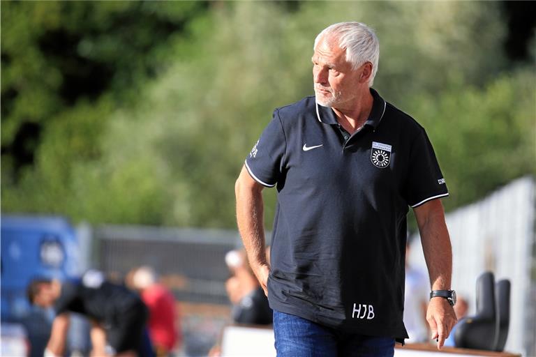 Blickt mit der Großaspacher Mannschaft einer richtig schweren Pokal-Aufgabe entgegen: Trainer Hans-Jürgen Boysen. Foto: A. Becher