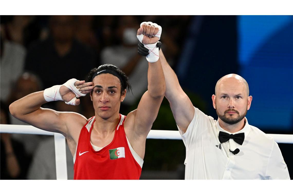 Boxerin Imane Khelif jubelt als Olympiasiegerin und geht nun gegen Internet-Hass vor.