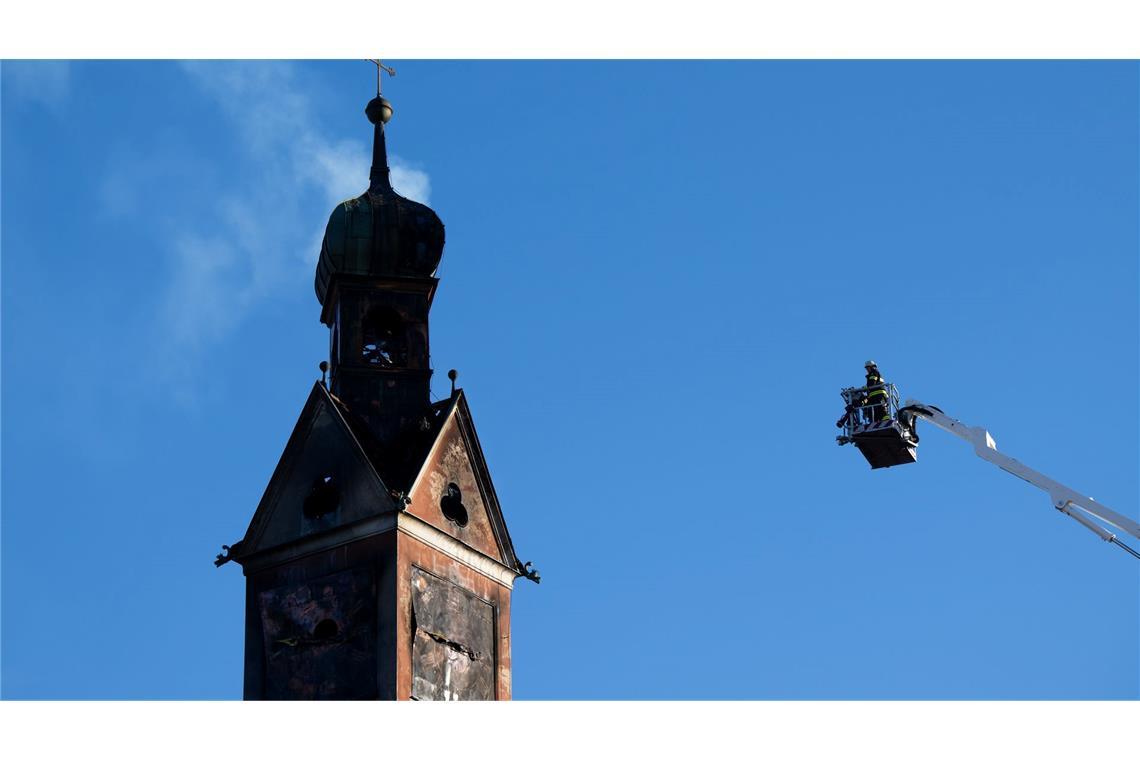 Brand in Altenheim: Rauch aus Turm – Mehrere Bewohner verletzt