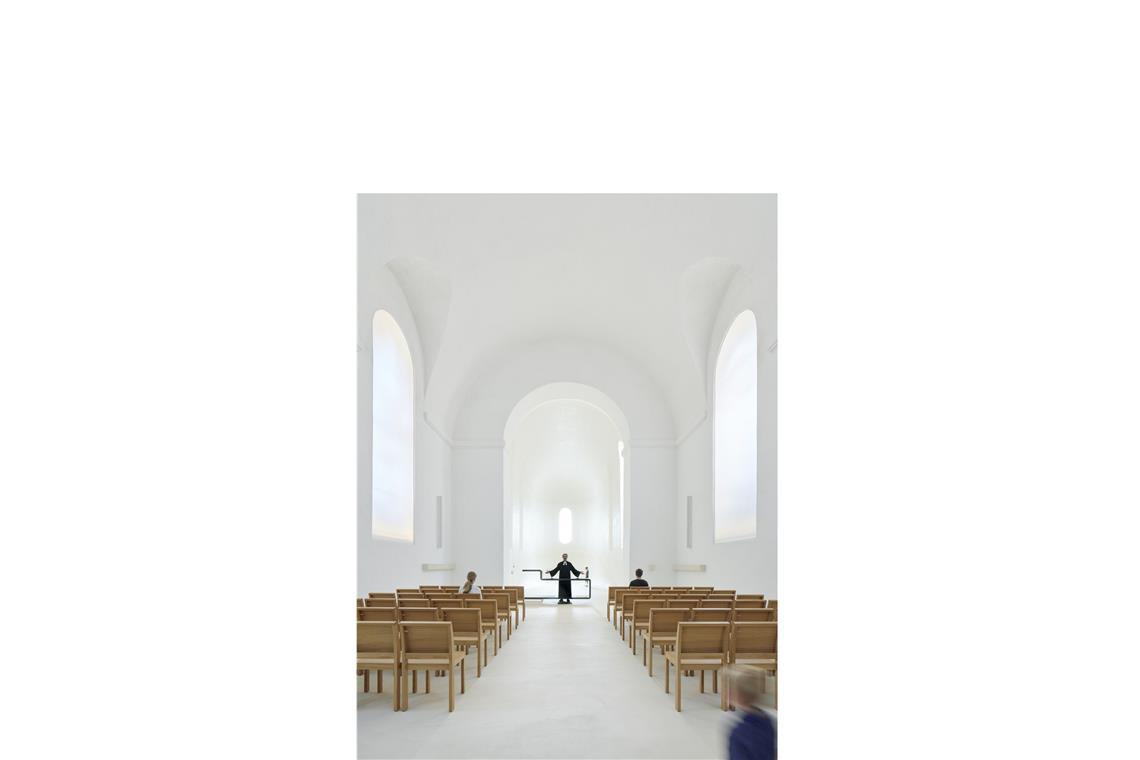 Brückner & Brückner aus Tirschenreuth/Würzburg haben  mit  „Ins Licht / Fortschreiben der Christuskirche“ in Neumarkt in der Oberpfalz den sakralen Ort umgebaut.