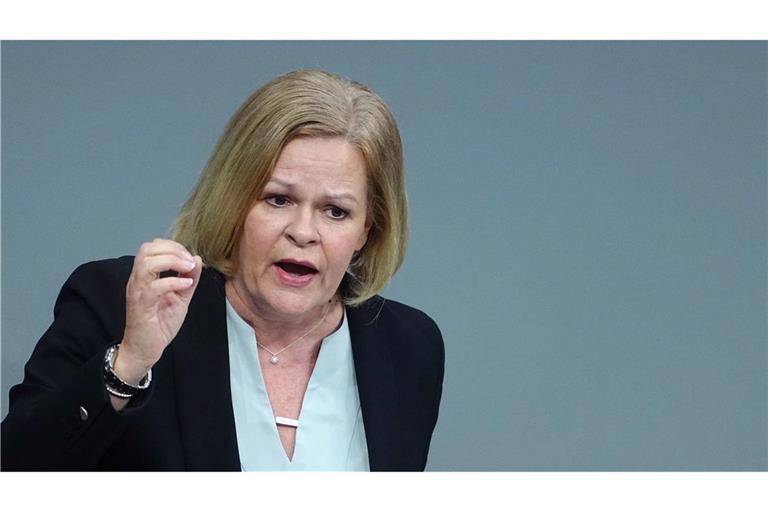 Bundesinnenministerin Nancy Faeser nannte die Tat in Gera ein grauenhaftes Verbrechen und forderte stärkeren Schutz für Frauen. (Archivbild)