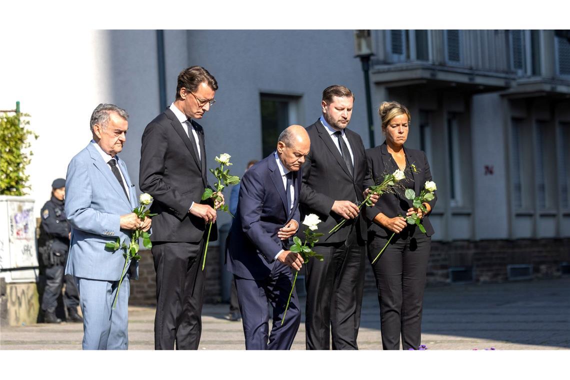 Bundeskanzler Olaf Scholz (SPD) gedenkt in Solingen der Opfer des Anschlags vom 23. August.