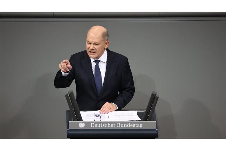 Bundeskanzler Olaf Scholz spricht zur Vertrauensfrage im Bundestag.