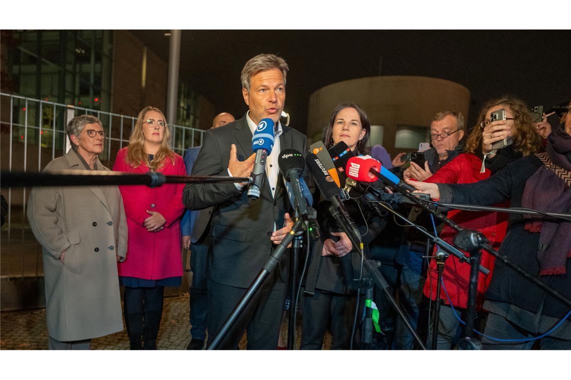 Bundeswirtschaftsminister Robert Habeck (Grüne) nach der Ankündigung des Bundeskanzlers.