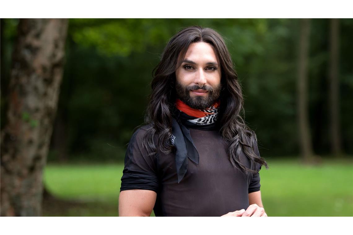 Conchita Wurst tritt im Eurovision Village auf. (Archivbild)