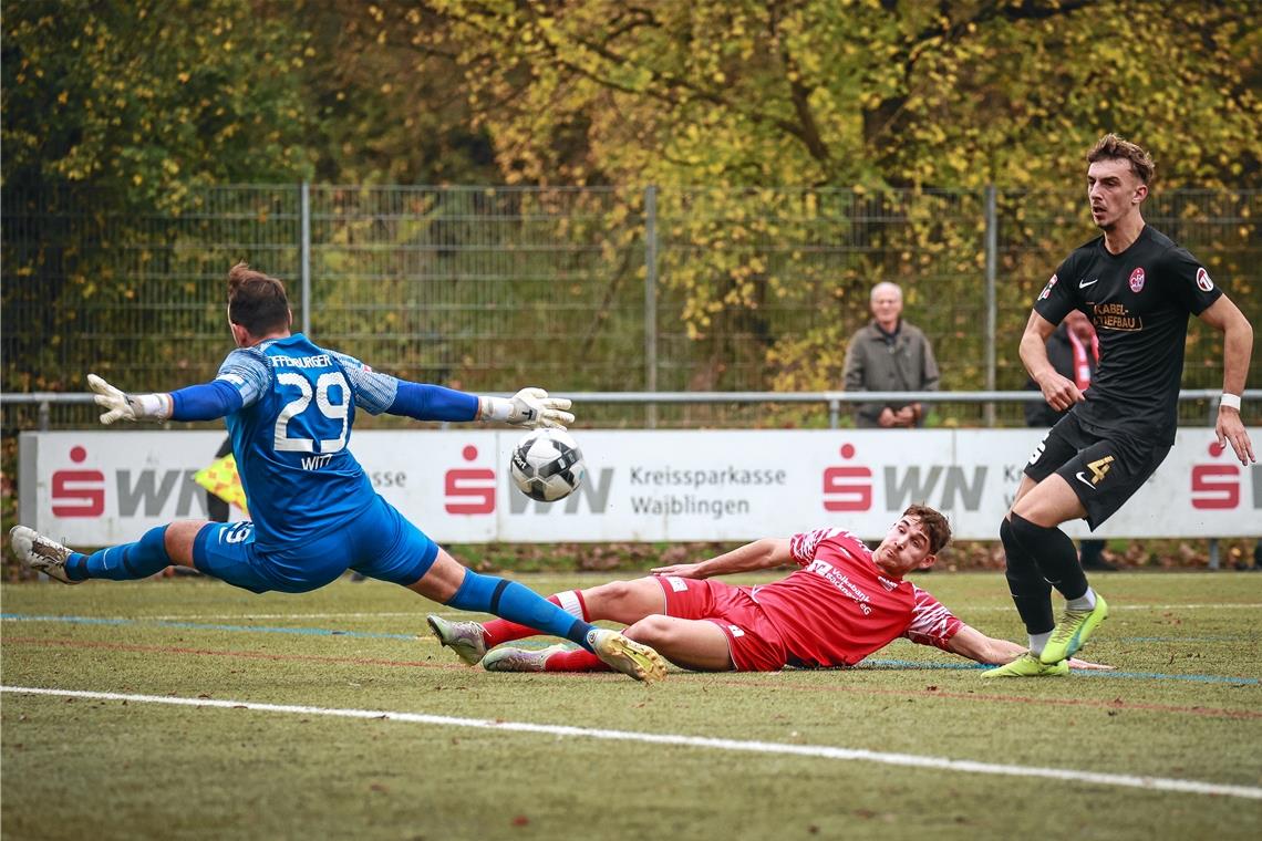 Da ist die TSG-Welt noch in Ordnung: Marco Rienhardt (rotes Trikot) erzielt das 1:0 für die Backnanger. Foto: Alexander Becher