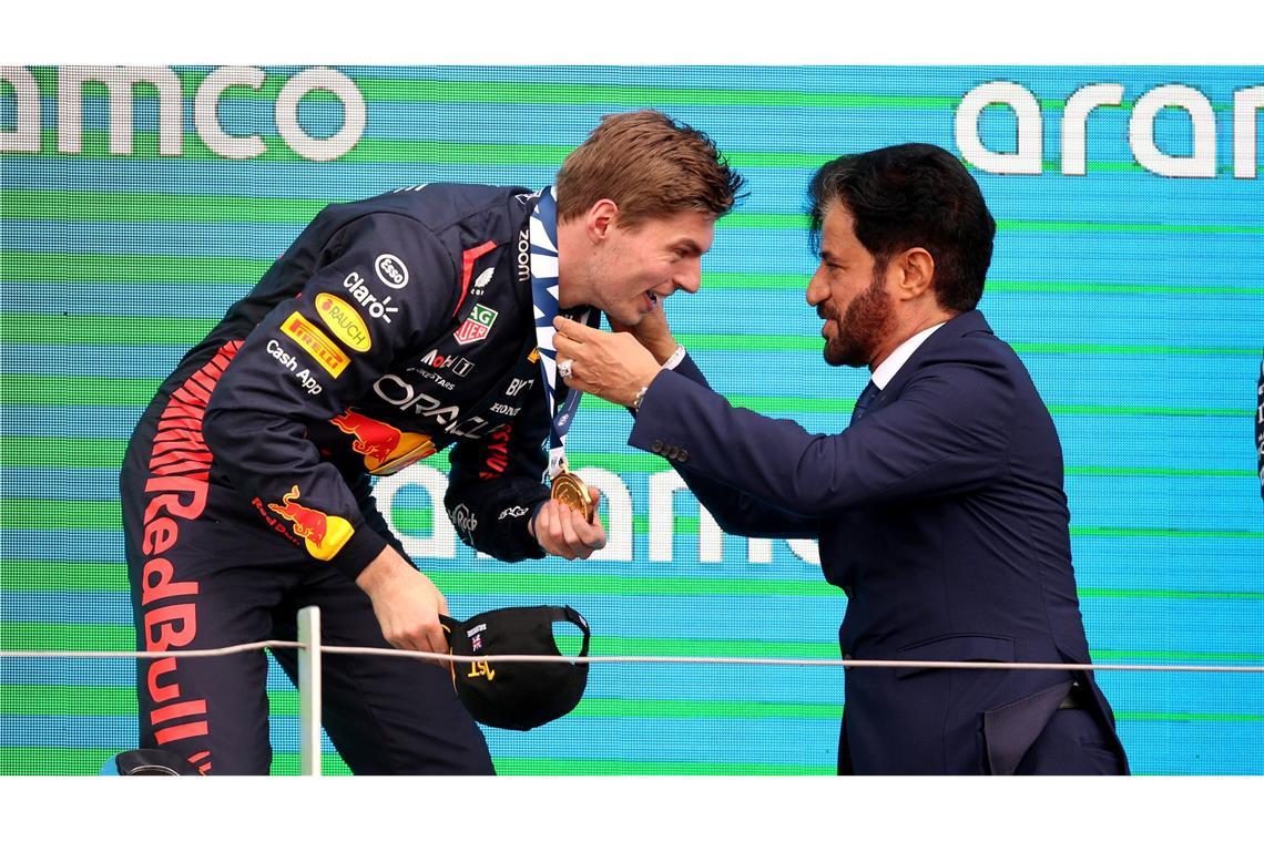 Da konnte Max Verstappen noch mit FIA-Präsident Mohammed Ben Sulayem lachen.