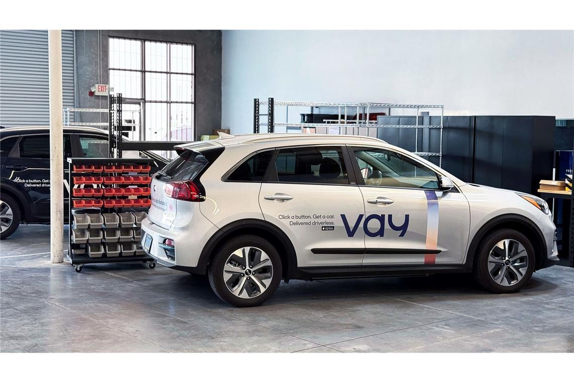 Das Berliner Start-up Vay Technology rüstet in Las Vegas Elektroautos von Kia für den Fernsteuer-Betrieb auf.