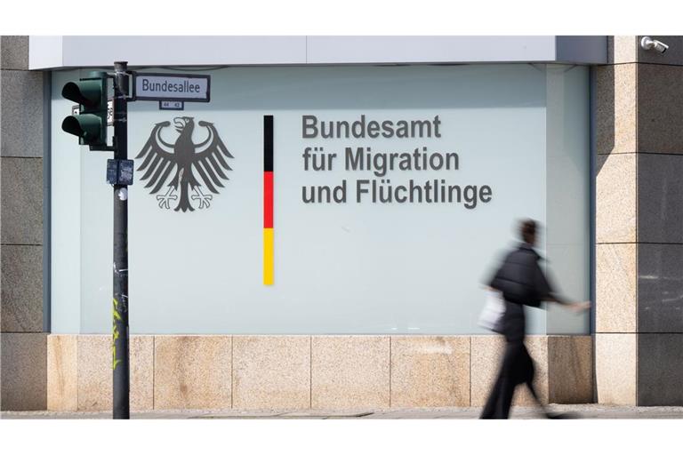 Das Bundesamt für Migration und Flüchtlinge unterstützt Migranten finanziell.