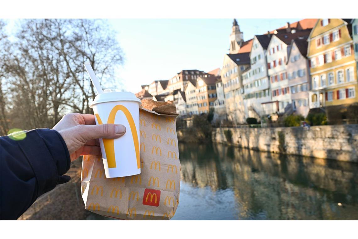 Das Bundesverfassungsgericht wies die Verfassungsbeschwerde einet Tübinger McDonalds-Filiale zurück – die Verpackungssteuer ist somit zulässig. (Symbolbild)