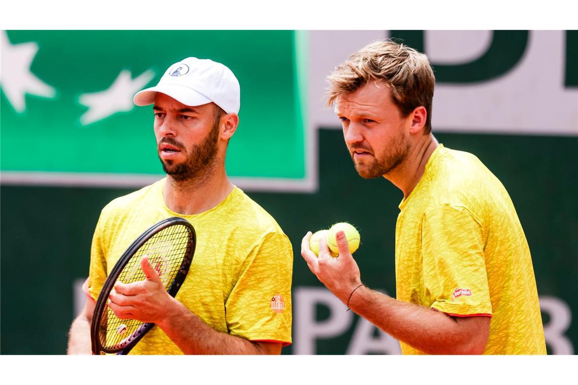 Das deutsche Doppel Kevin Krawietz (r) und Tim Pütz hatte mit seinen Siegen großen Anteil am Ticket für die Davis-Cup-Endrunde.