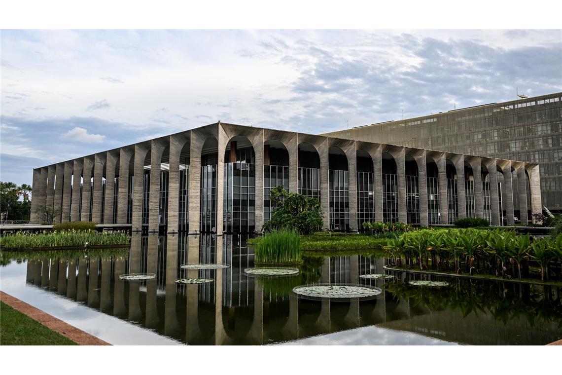 Das Gebäude des Außenministeriums in Brasilia von dem deutschstämmigen Architekten Oscar Niemeyer (1907-2012).