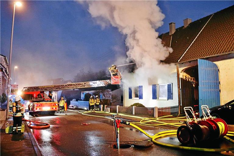 Das Gebäude ist komplett ausgebrannt. Foto: 7aktuell.de/Kevin Lermer