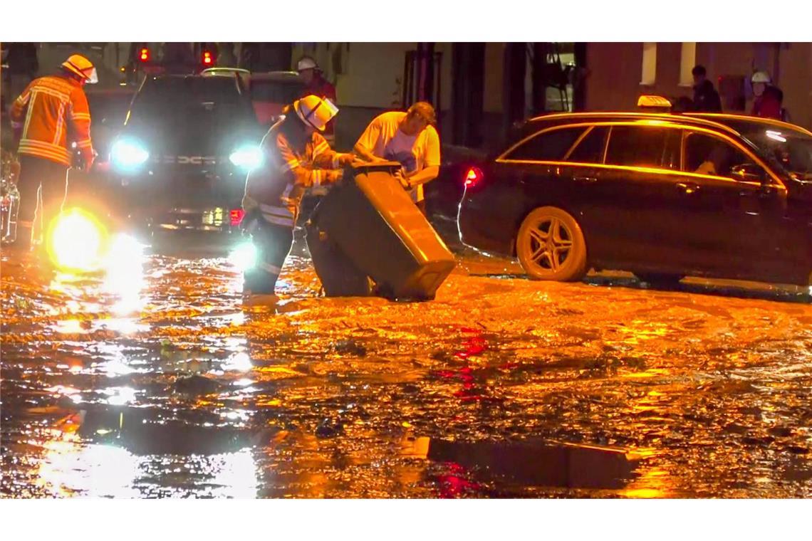 Das Hochwasser hat in Bruchsal nach Angaben der Stadt viel Schlamm hinterlassen.