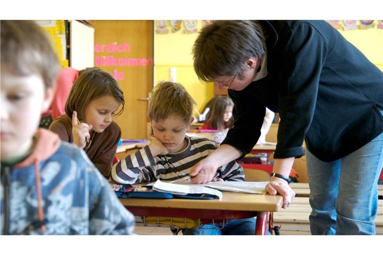 Das Land  will den Kommunen beim Ausbau der Ganztagsbetreuung an Grundschulen stärker unter die Arme greifen. (Symbolbild)