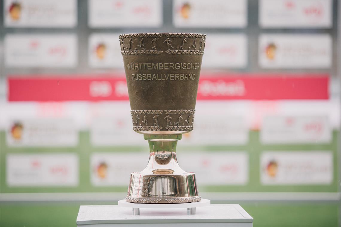 Das Objekt der Begierde: Der WFV-Pokal. Am Samstag entscheidet sich im Finale im Fautenhau, ob ihn Oberligist SG Sonnenhof Großaspach oder Regionalligist VfR Aalen ein Jahr lang in seine Vitrine stellen darf. Foto: WFV