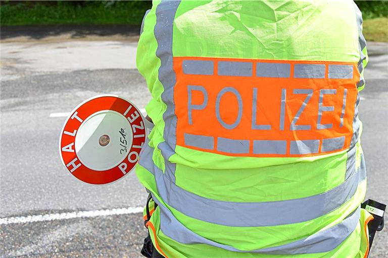 Das Polizeirevier Backnang bittet Zeugen des Vorfalls, sich zu melden. Symbolfoto: Tobias Sellmaier