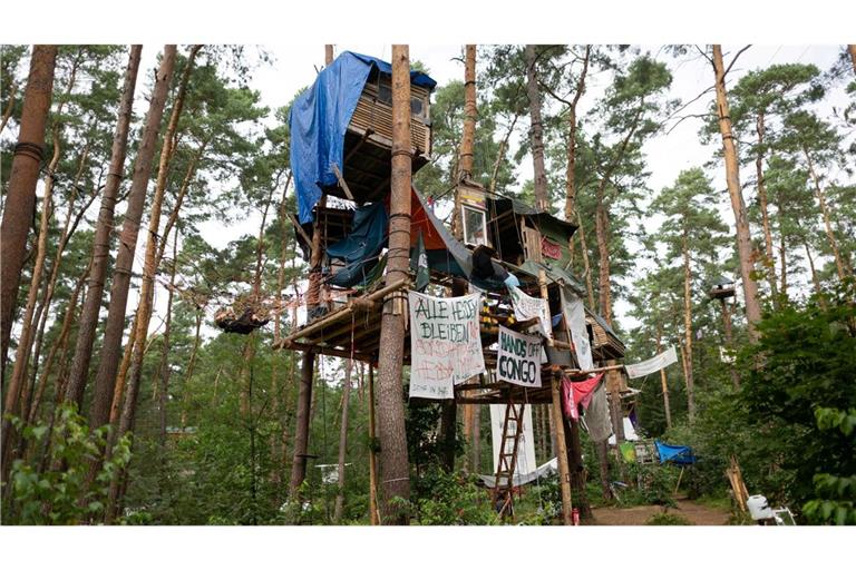 Das Protestcamp am Tesla-Werk existiert mittlerweile seit einem halben Jahr.