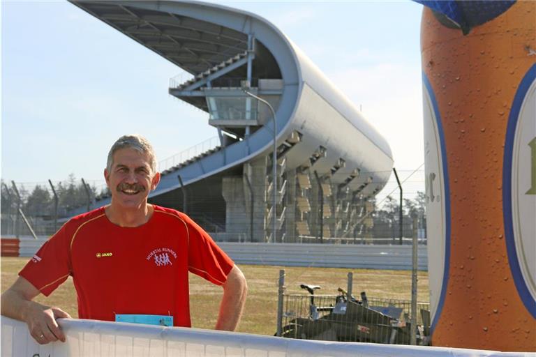 Das Rennen auf dem Hockenheimring verspricht einzigartige Rennatmosphäre, auch wenn die Tribünen leer sind und statt dröhnender Drehzahlen für die Läufer wie Matthias Nothstein nur die richtigen Pulswerte zählen. Foto: privat