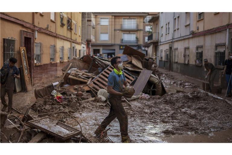 Das Unwetterphänomen „Kalter Tropfen“ hält sich weiter über Spaniens Mittelmeerküste auf.