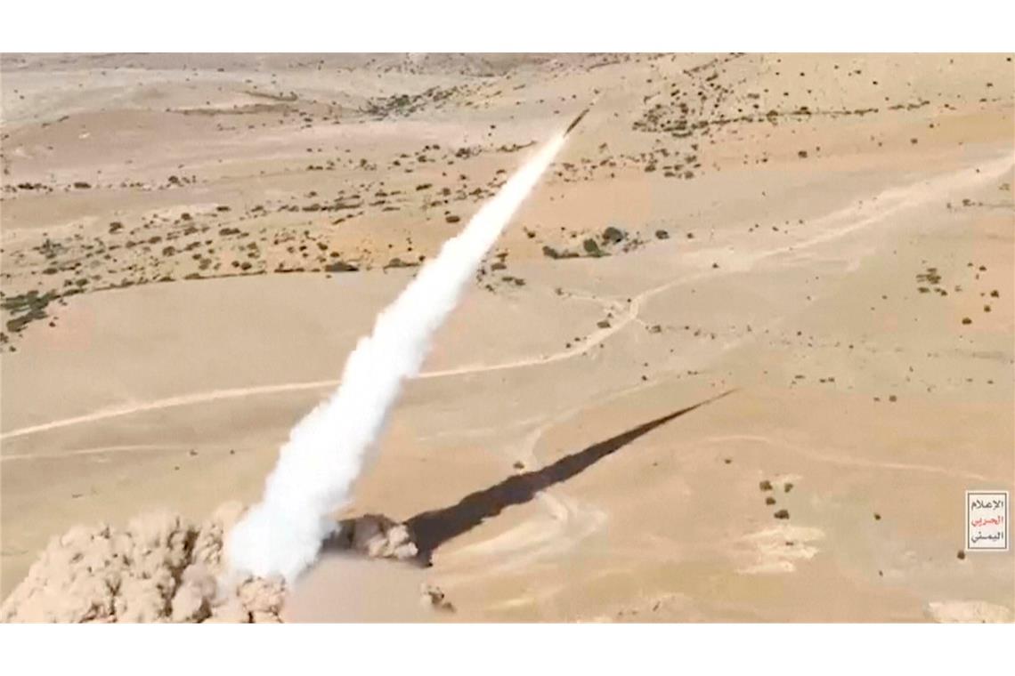 Das Videostandbild soll den Abschuss einer ballistischen Rakete im Jemen zeigen.