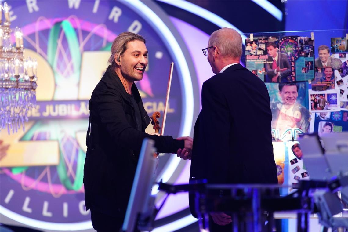 David Garrett (l.) überraschte mit einem musikalischen Auftritt.