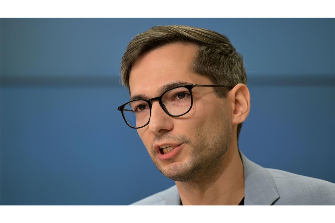 David Kolesnyk, Generalsekretär der SPD Brandenburg in Brandenburg, spricht bei der ersten Landespressekonferenz nach der Landtagswahl.