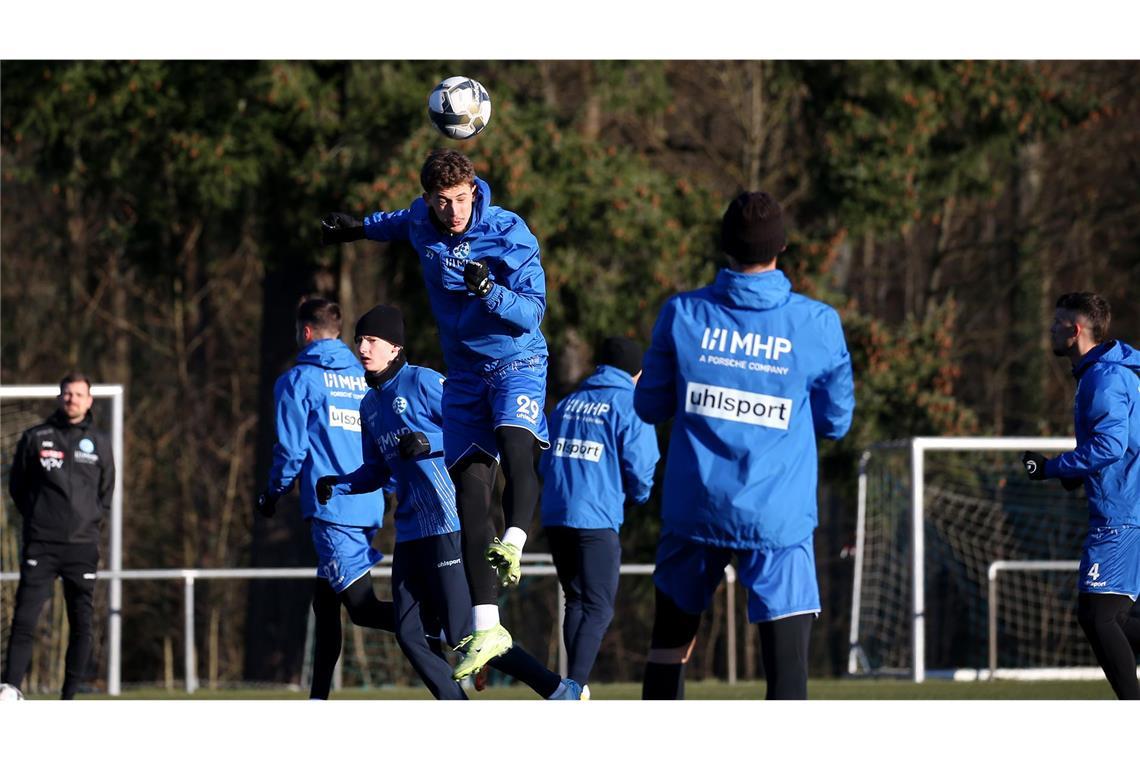 David Stojak beim Kopfball