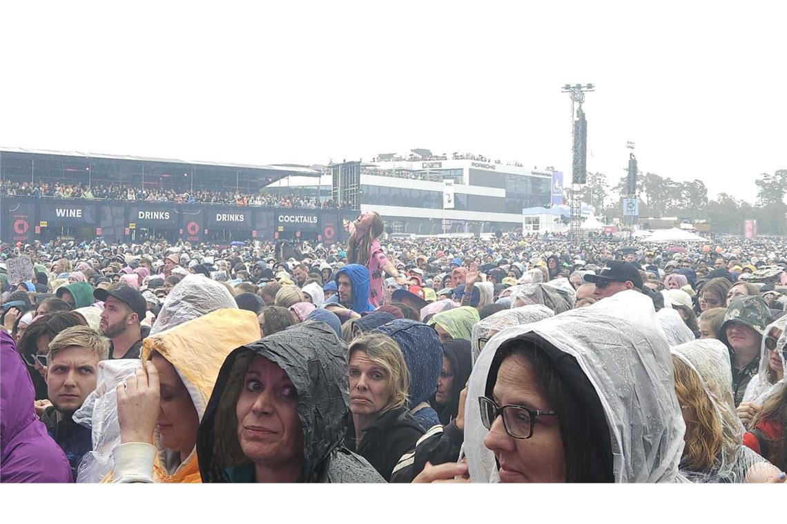 Dem Publikum konnte der Regen nichts anhaben ...