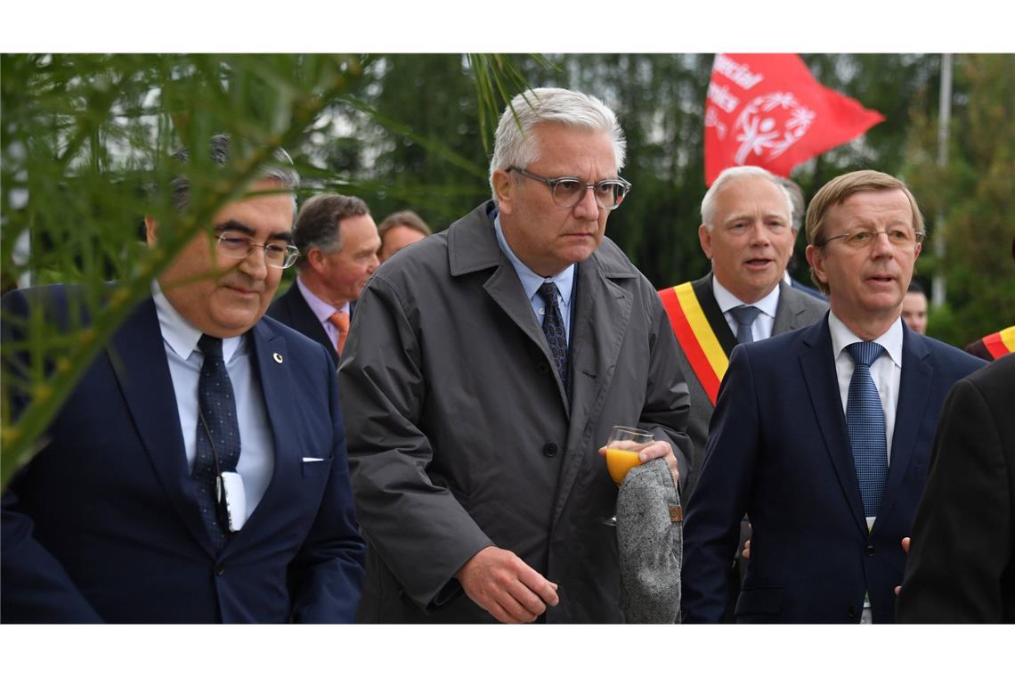 Den Weg von Prinz Laurent von Belgien (Mitte) pflastern größere und kleinere Skandale. (Archivbild)