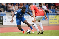 Dennis Owusu (li.) gegen Göppingens Luca Piljek: Das Hinspiel in Freiberg endete 2:2 – das Rückspiel soll nun am 26. November stattfinden.   
Archivfoto: Baumann/Alexander Keppler