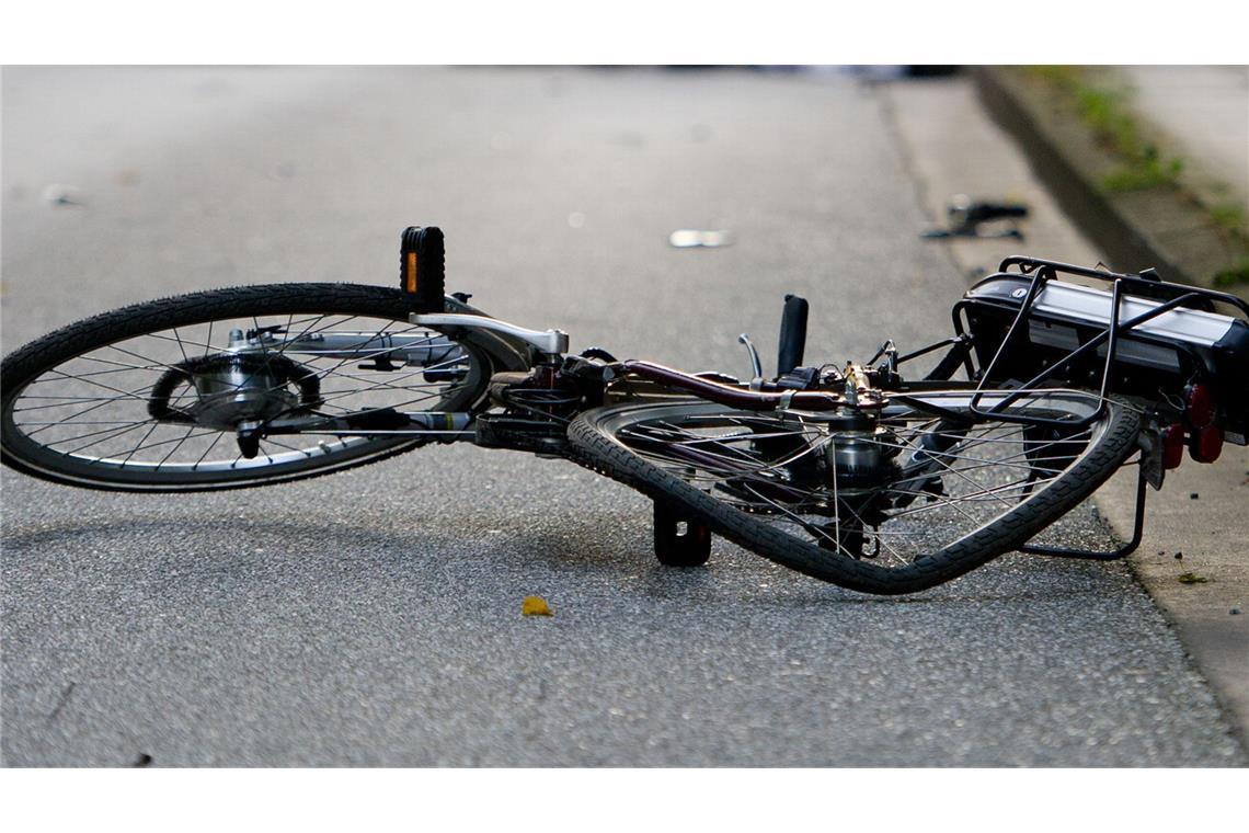 Der 14-jährige Radfahrer wurde nach Angaben der Polizei tödlich verletzt. (Symbolbild)